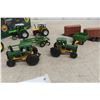 Image 6 : John Deere Lunch Kit Pail with 1/64 Tractor Farm Set and Trailer