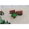 Image 7 : John Deere Lunch Kit Pail with 1/64 Tractor Farm Set and Trailer