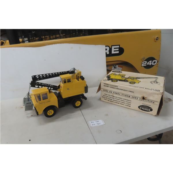 Tonka Crane Truck with Clam Bucket and Box, Clean