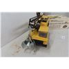 Image 3 : Tonka Crane Truck with Clam Bucket and Box, Clean