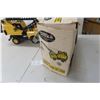 Image 8 : Tonka Crane Truck with Clam Bucket and Box, Clean