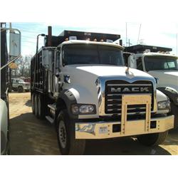 2008 MACK GU713 TRI-AXLE DUMP