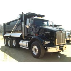 2007 KENWORTH T800 TRI-AXLE DUMP