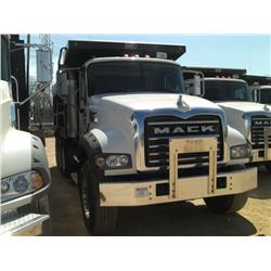 2007 MACK CTP 713 TRI-AXLE DUMP