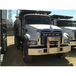 2007 MACK CTP 713 TRI-AXLE DUMP