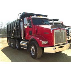 2005 KENWORTH T800 TRI-AXLE DUMP