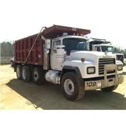 2002 MACK TD688ST TRI-AXLE DUMP