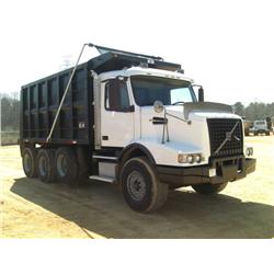 2002 VOLVO TRI-AXLE DUMP