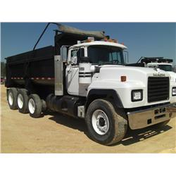 2000 MACK RD690S TRI-AXLE DUMP