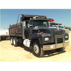 2000 MACK RD688S T/A DUMP