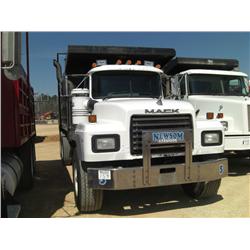 1998 MACK RD690S T/A DUMP