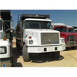 1995 WHITE/GMC TRI-AXLE DUMP