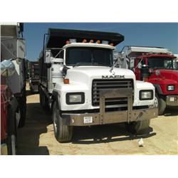 1998 MACK R690S TRI-AXLE DUMP