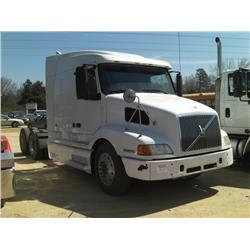 2000 VOLVO T/A TRUCK TRACTOR