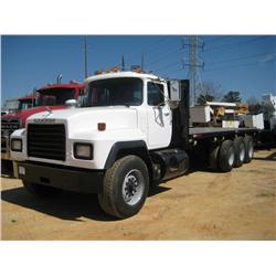 1998 MACK RD690S TRI-AXLE FLATBED
