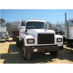 2000 MACK RD690S T/A FLATBED