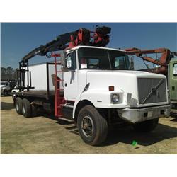 1996 VOLVO T/A FLATBED LOADER TRUCK