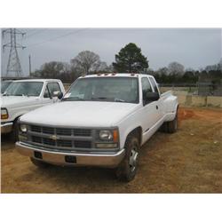 1994 CHEVROLET 3500 EXTENDED CAB DUALLY PICKUP