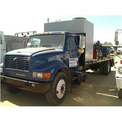 2001 INTERNATIONAL 4900 S/A FUEL & LUBE TRUCK