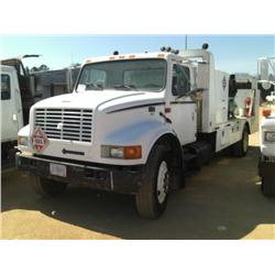 1996 INTERNATIONA 4700 S/A FUEL & LUBE TRUCK