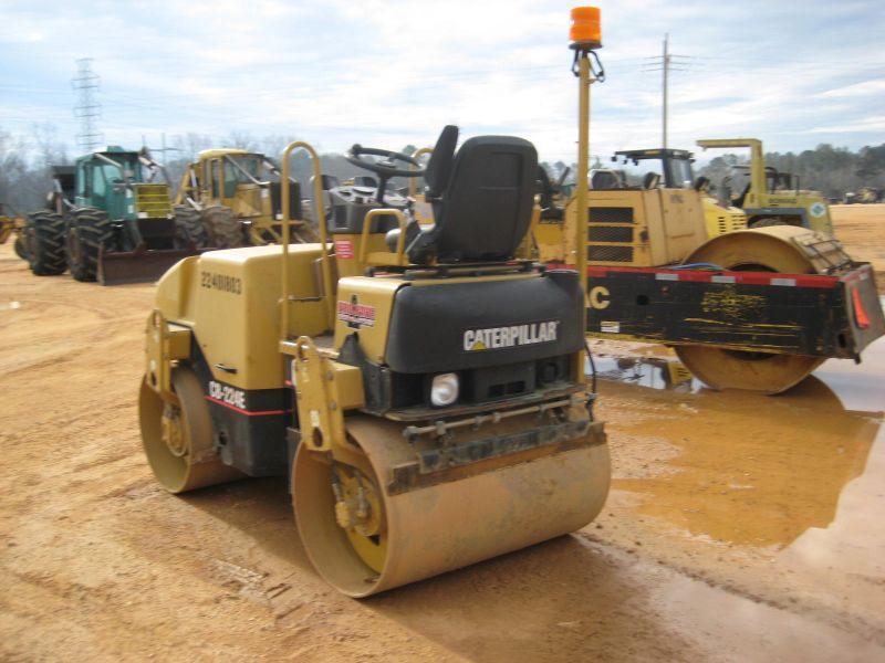 CAT CB 224E VIBRATORY ROLLER CAT CB 224E VIBRATORY ROLLER