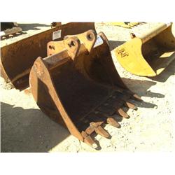 36" DIGGING BUCKET W/ 6 TEETH