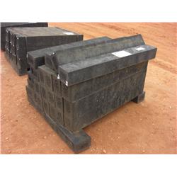 (1)LOT RUBBER LACDSCAPE TIMBERS
