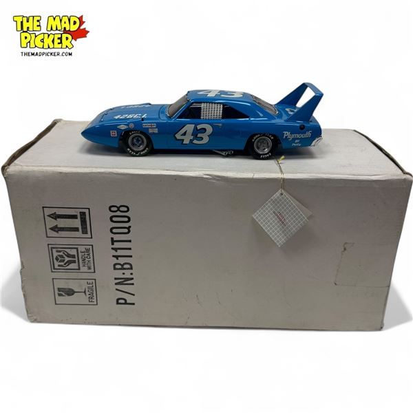 1:24 Diecast Franklin Mint Petty Superbird, In Original Box