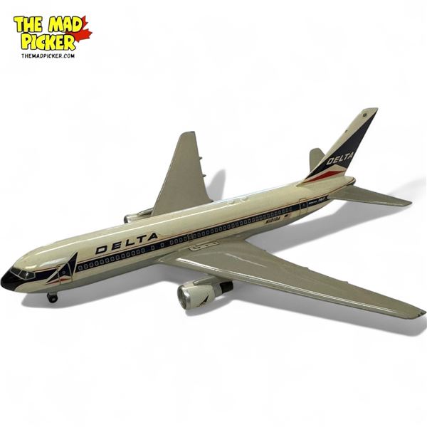 Vintage Delta Boeing 767 NIOIDA Model Metal Airplane