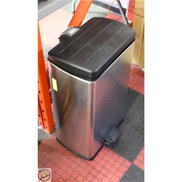 SEVILLE CLASSICS STAINLESS STEP GARBAGE CAN H-26"