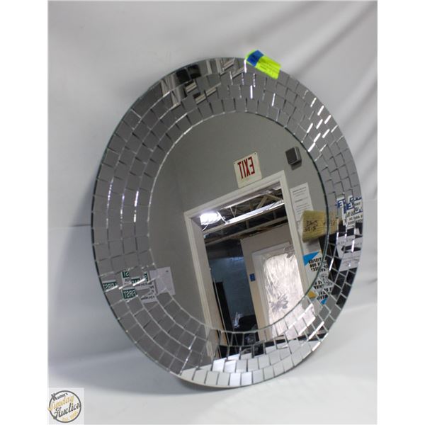 ROUND DECORATIVE MIRROR - SOLID INNER GLASS PANNEL