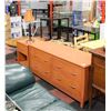 Image 1 : DRESSER AND MATCHING NIGHT TABLE WITH LAMP