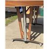 Image 8 : MID-CENTURY MODERN VINTAGE CHROMCRAFT OVAL DINETTE SET/DINING TABLE WITH FOUR VINYL ROLLING CHAIRS