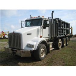 2007 KENWORTH T800 TRI-AXLE DUMP