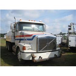 1995 VOLVO WCA64T T/A WATER TRUCK 