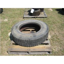 11R222.5 TIRE