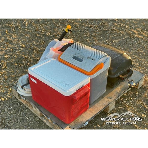 ASSORTED CAMPING ACCESSORIES