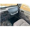 Image 10 : 2001 JEEP TJ SPORT 2 DOOR SPORTS UTILITY VEHICLE
