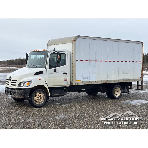 2005 HINO 165 REGULAR CAB S/A BOX TRUCK