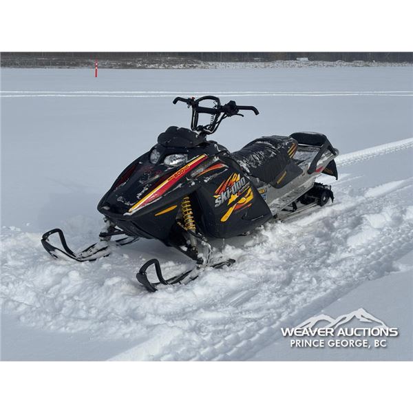 2004 SKI-DOO SUMMIT 800 H.O. SNOWMOBILE