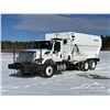 Image 1 : 2022 IHC T/A TRUCK & CATTLELAC 820 FEED MIXER