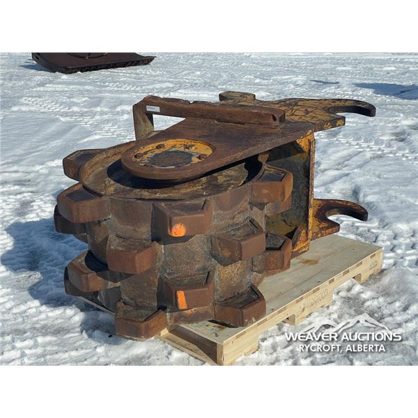 FELCO EXCAVATOR SHEEPS FOOT PACKER