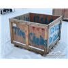 Image 1 : CRATE W/TRUCK TIRE CHAINS