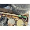 Image 10 : (5) GARBAGE CANS W/(2) PITCH FORKS & (1) SHOVEL
