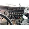 Image 11 : 2013 KENWORTH T800 TRI DRIVE CAB AND CHASSIS