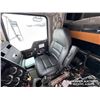 Image 9 : 2013 KENWORTH T800 TRI DRIVE CAB AND CHASSIS