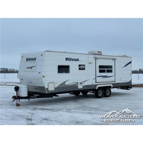 2010 FOREST RIVER WILDWOOD 28 FT. TRAVEL TRAILER