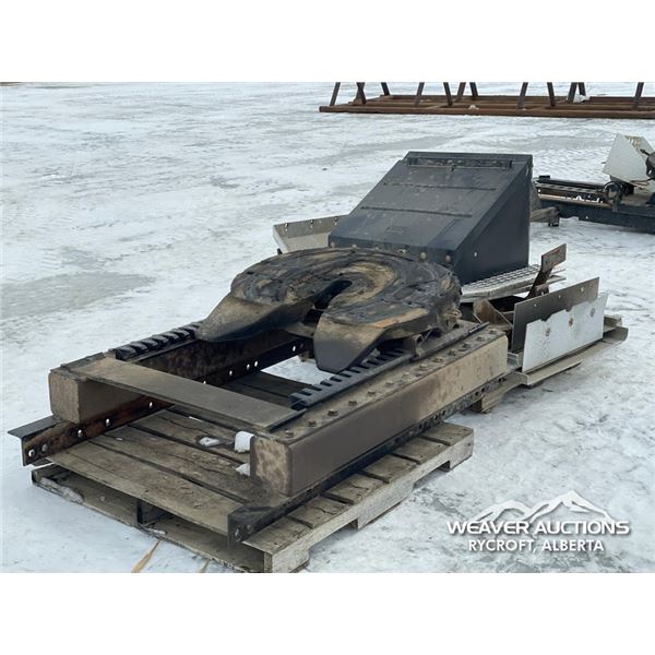 HOLLAND SLIDING 5TH WHEEL & ALUMINUM FENDERS