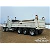 Image 4 : 2010 PETERBILT 367 TRI DRIVE SLEEPER DUMP TRUCK
