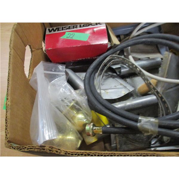 BOX C/W TROWELS & MISC